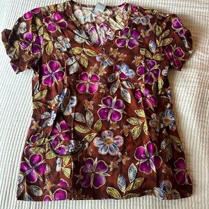 xs women’s scrub top - brown and floral